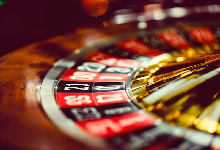 Antarmuka menu utama aplikasi master lotre menampilkan Sportsbook, Live Casino, dan Slot